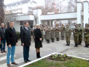 ПОВОДОМ ДАНА ВОЈНИХ ВЕТЕРАНА ПОЛОЖЕНИ ВЕНЦИ У ВОЈНОЈ БОЛНИЦИ НИШ